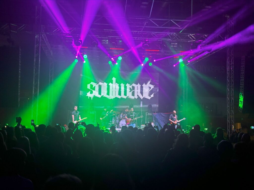 jo-hangulatu-koncert-a-sportcsarnokban